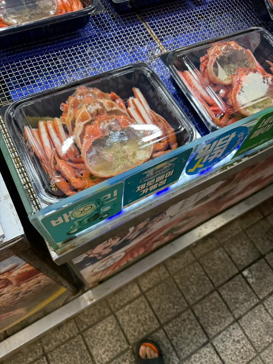 Yes Susan crab lunchboxes on display