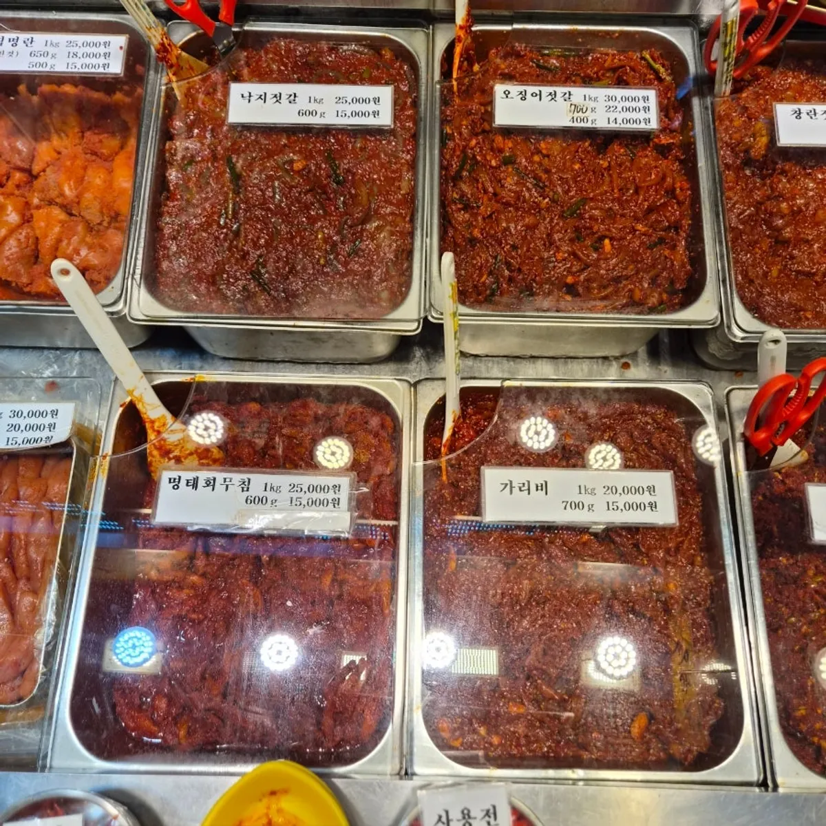 속초 중앙시장 젓갈 매장 황부자젓갈 전경
