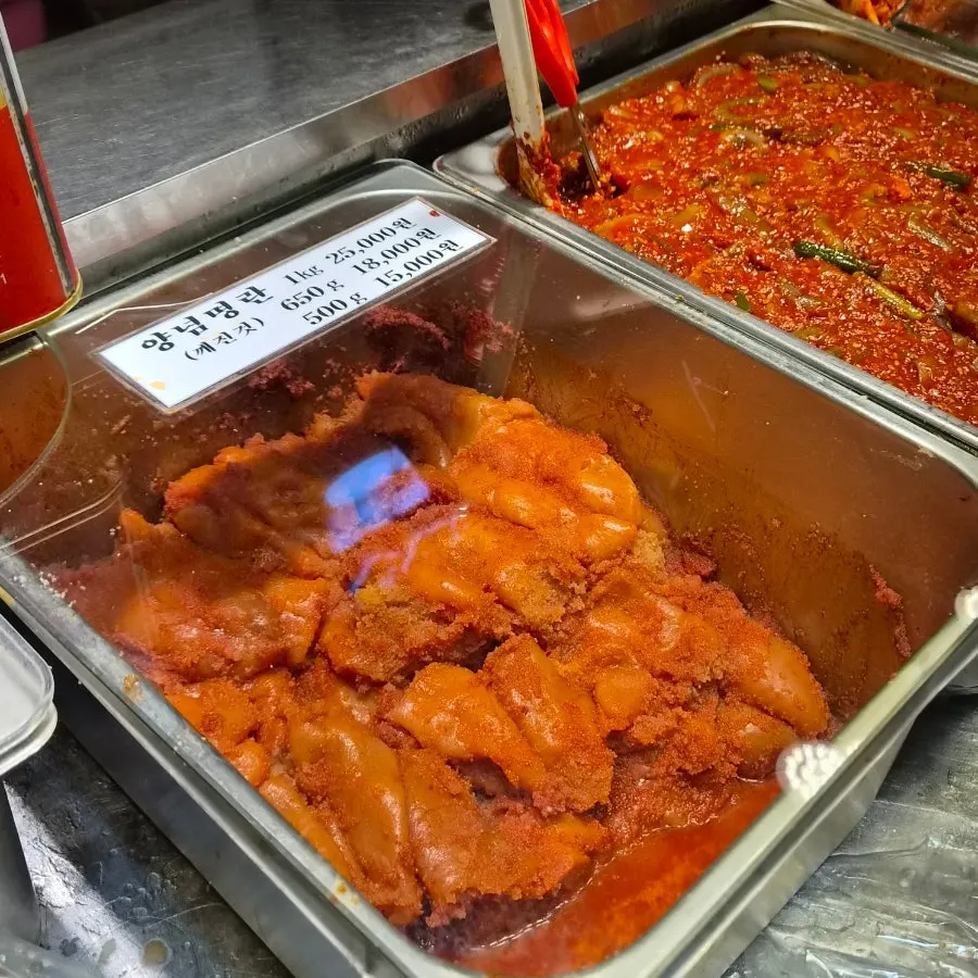 속초 중앙시장 젓갈 종류별 매대