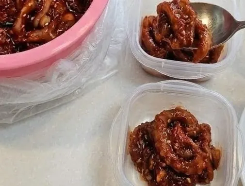 分裝好準備冷凍保存的醃海鮮