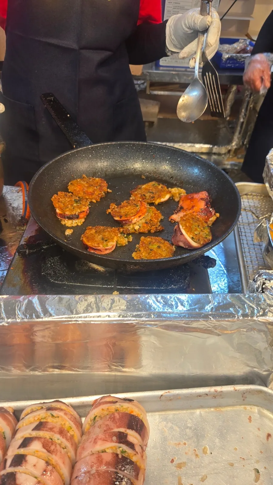 계란물을 입혀 굽는 오징어순대