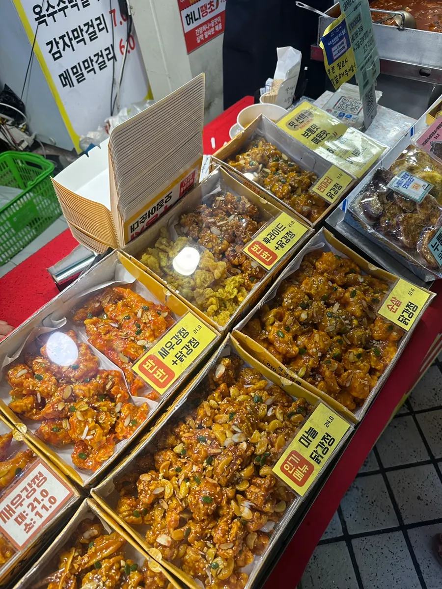 Waiting line at Seomin Gapbu Sijang Dakjip while orders are taken
