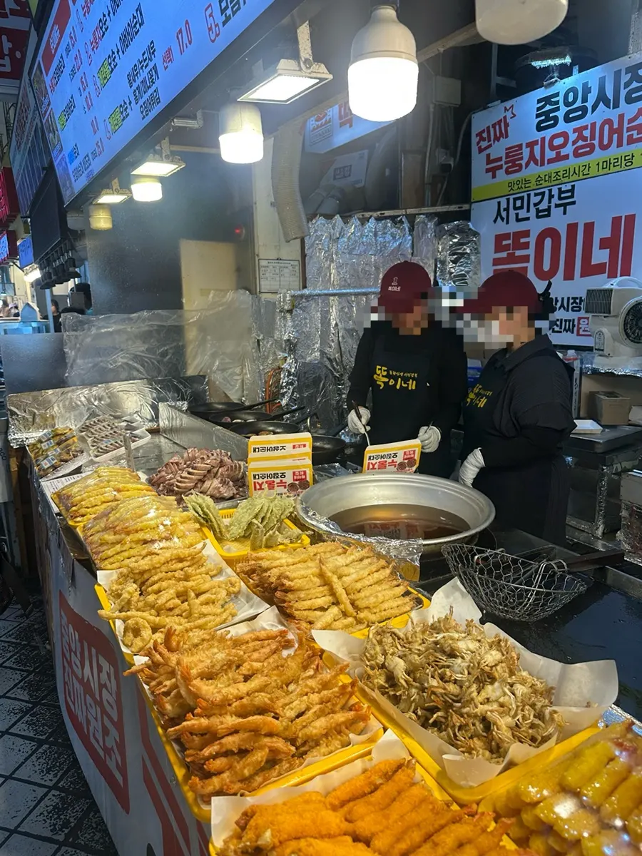 Seasoned fried chicken at Sijang Dakjip