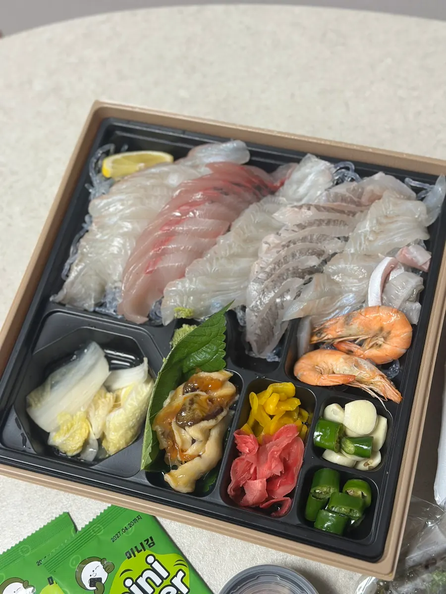 Assorted sashimi takeout box with rockfish and flounder
