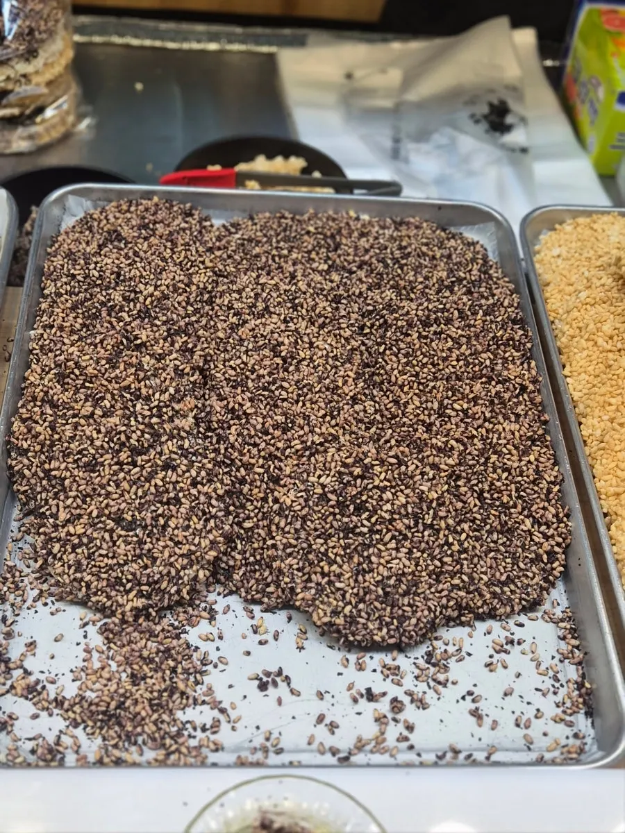 Eating the 3-color grain gangjeong at home