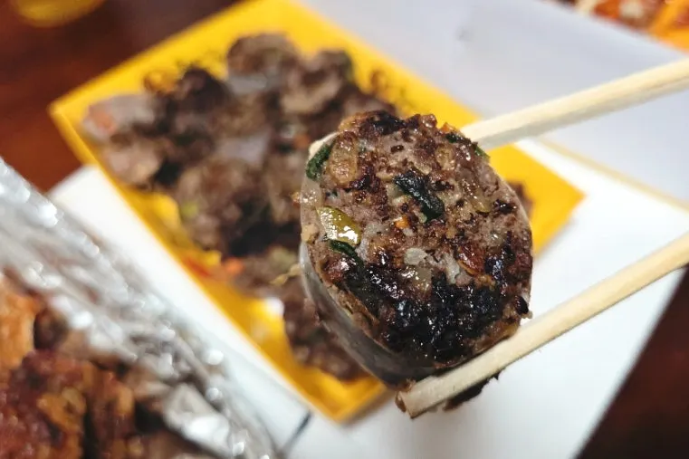 잘라 담은 아바이순대 단면