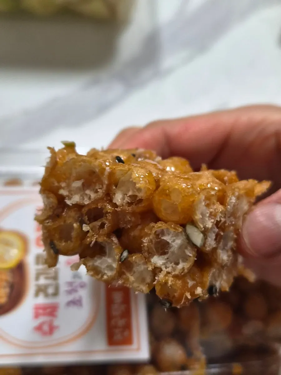두툼하게 썰린 조청 유자 오란다 단면