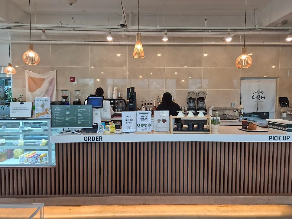Counter and bakery area at the Cafe Neorae entrance