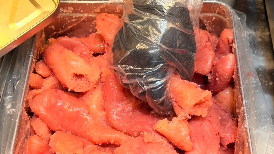 Choosing low-salt broken-grade white pollock roe