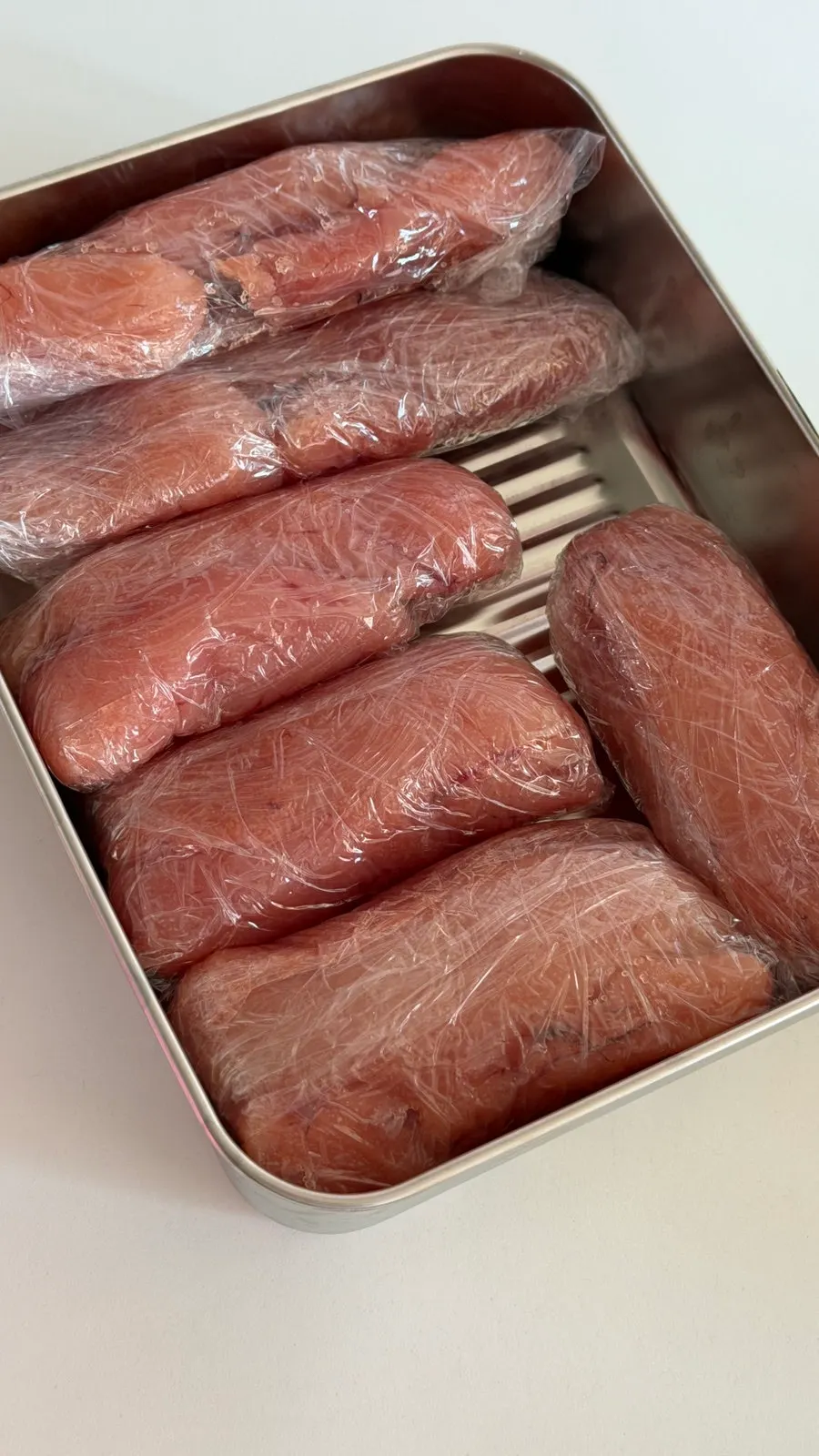 Insulated packaging for broken-grade white pollock roe