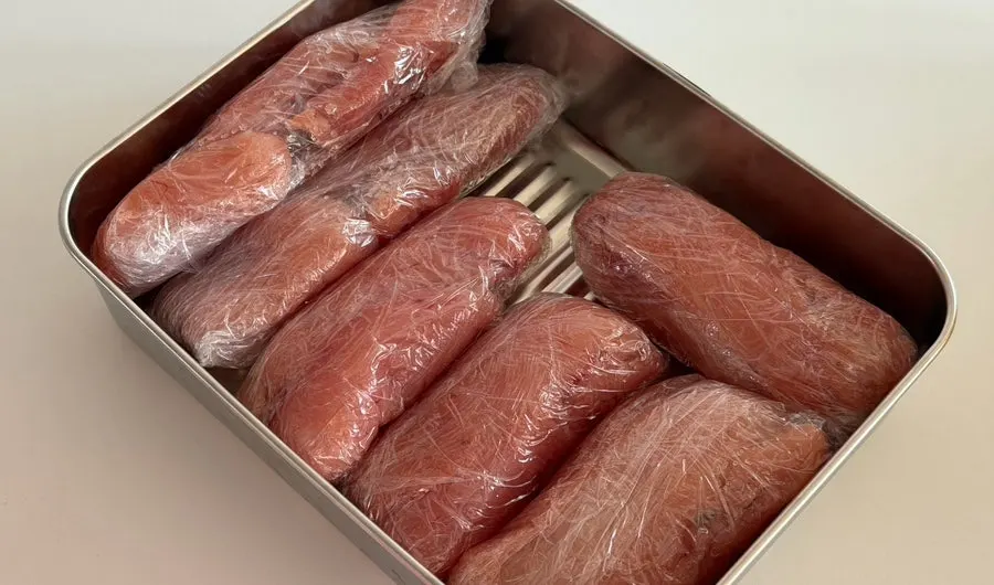 White pollock roe packed with an ice pack