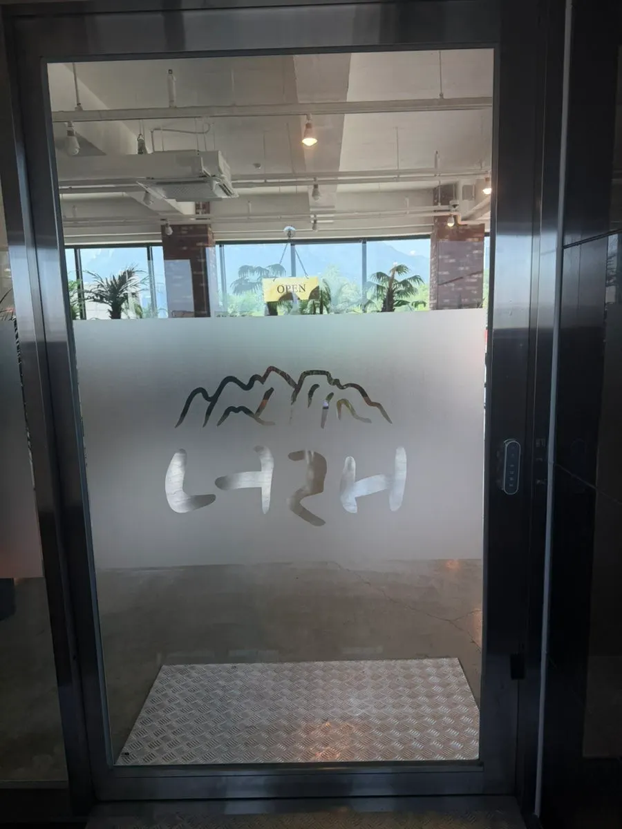 Vertical shot of the Cafe Neorae building entrance