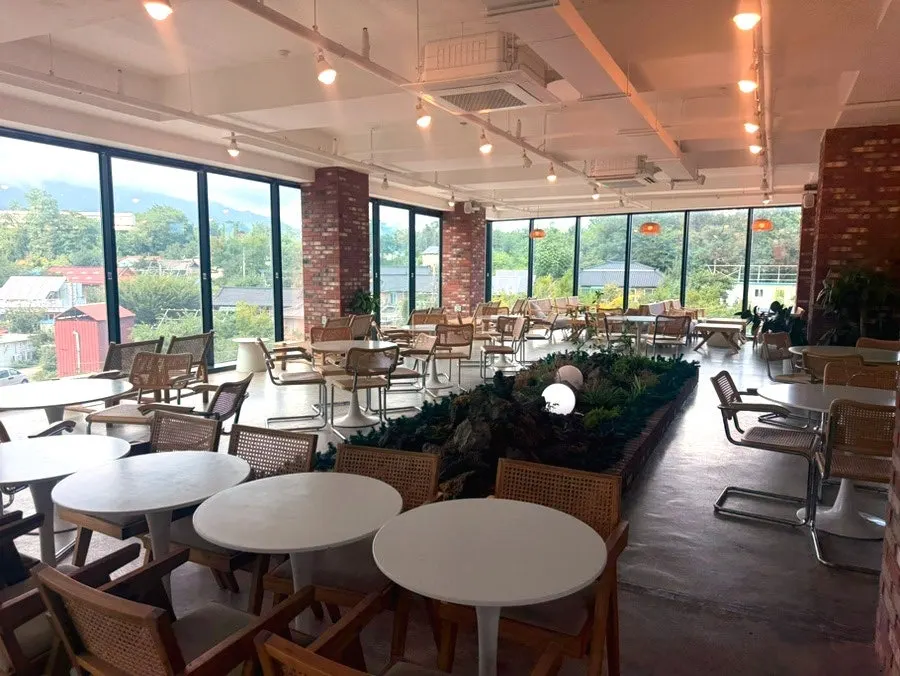 Seoraksan view seen from inside Cafe Neorae
