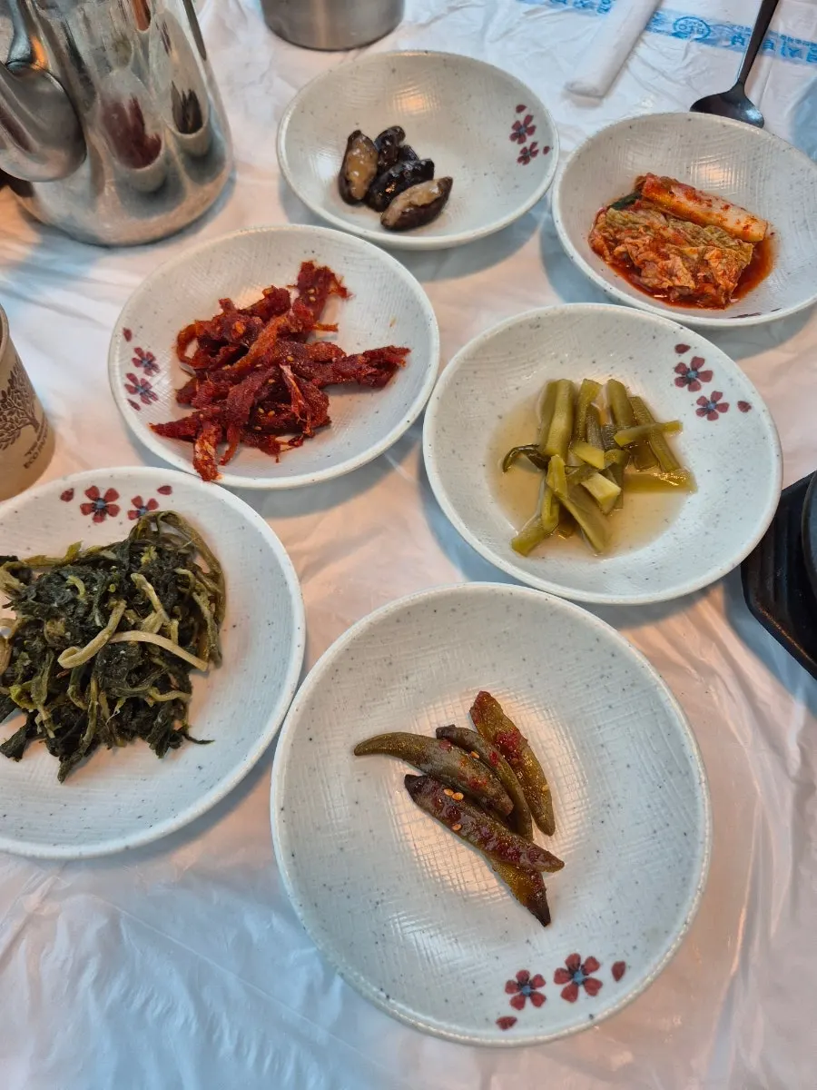 한상 가득 차려진 옛고을순두부 상차림