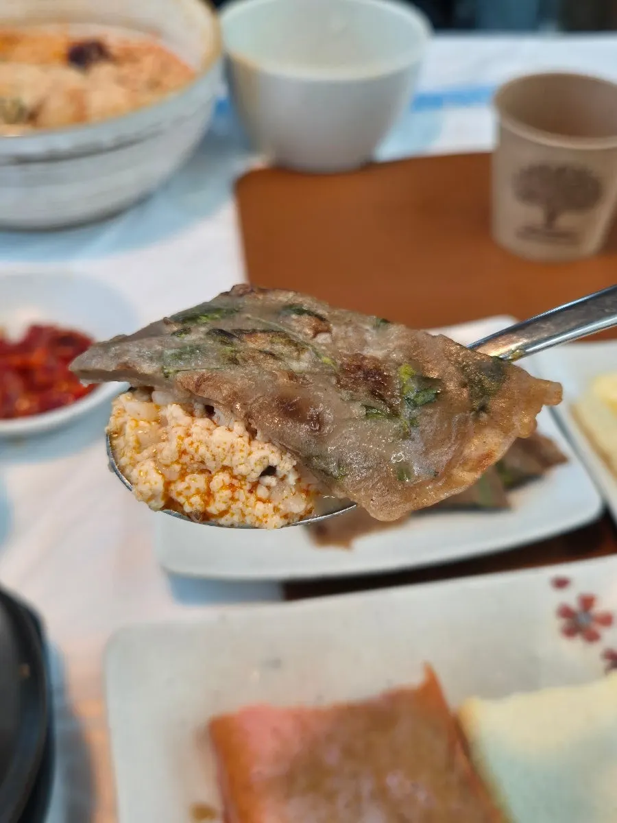 먹기 좋게 손질된 큼직한 전복