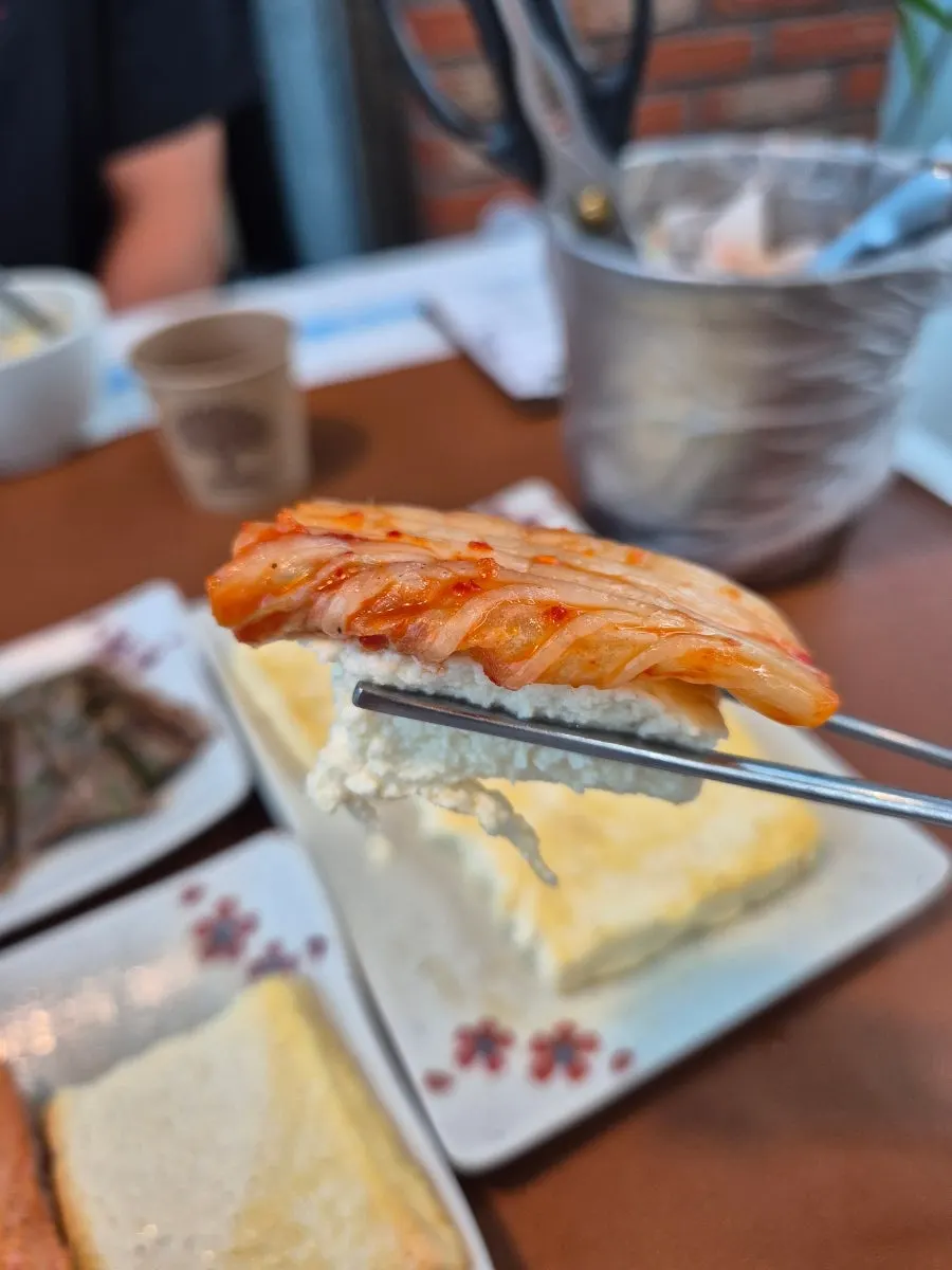 두툼하게 구워진 들기름 두부 부침