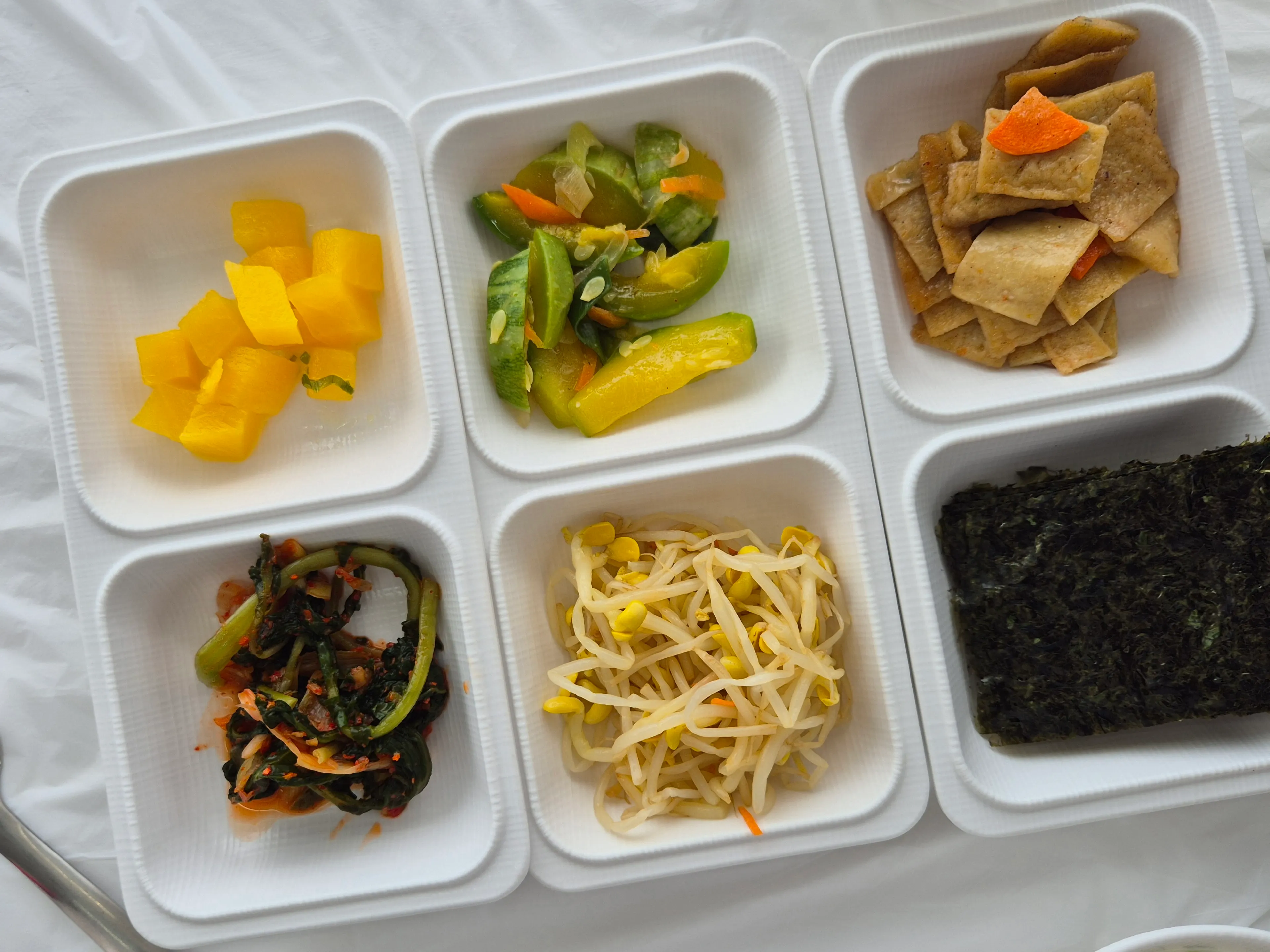 Bean sprouts and stir-fried fish cake side dishes