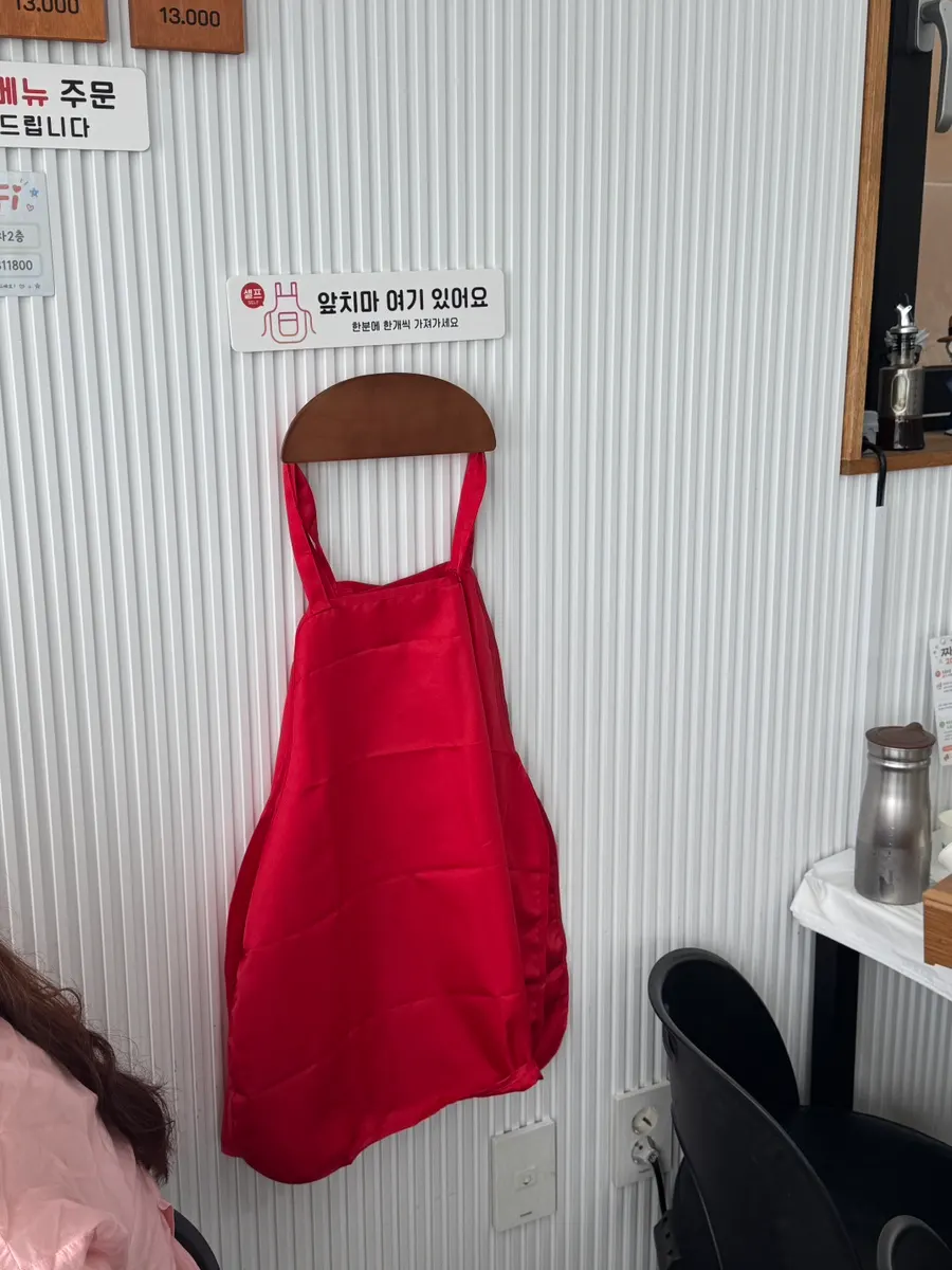 Self-serve corner for side dishes