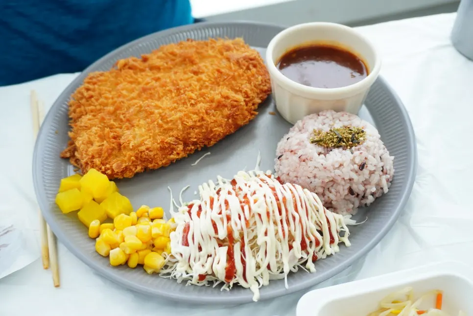 Order of pork cutlet and spicy stir-fried pork