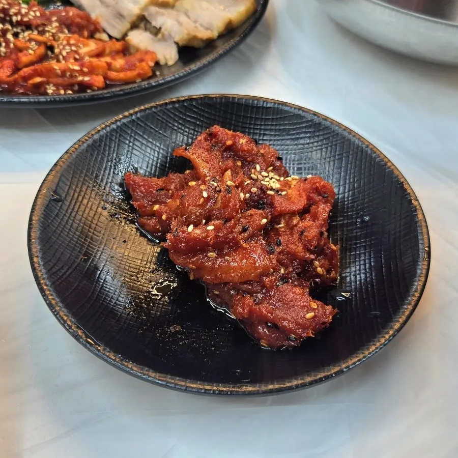 一碗明太魚生拌蕎麥麵