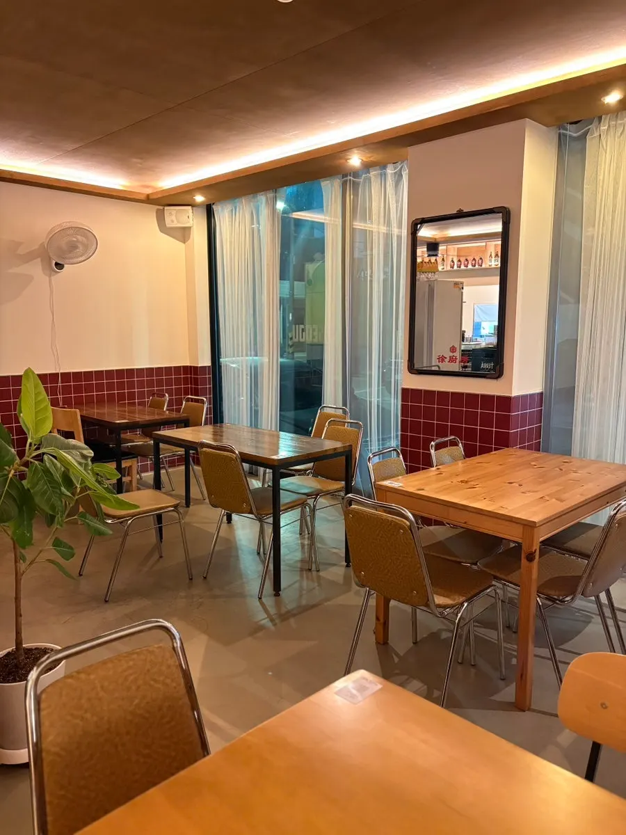 Bright seating area in Seo Jubang's main hall
