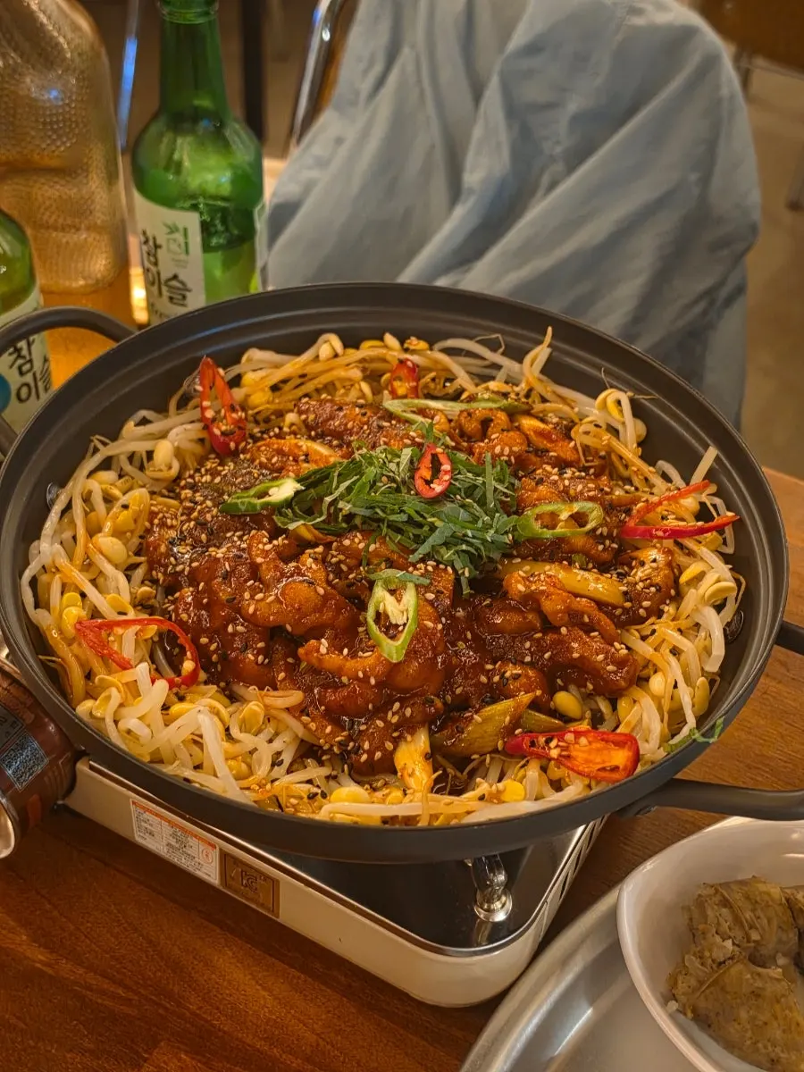 Warm boiled pork with enoki mushrooms and vegetables