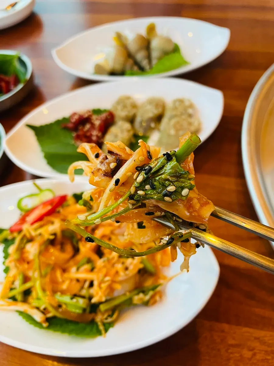 Hoe-muchim loaded with vegetables