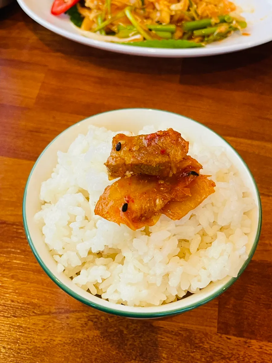 Bowl of rice ordered to go with the duruchigi