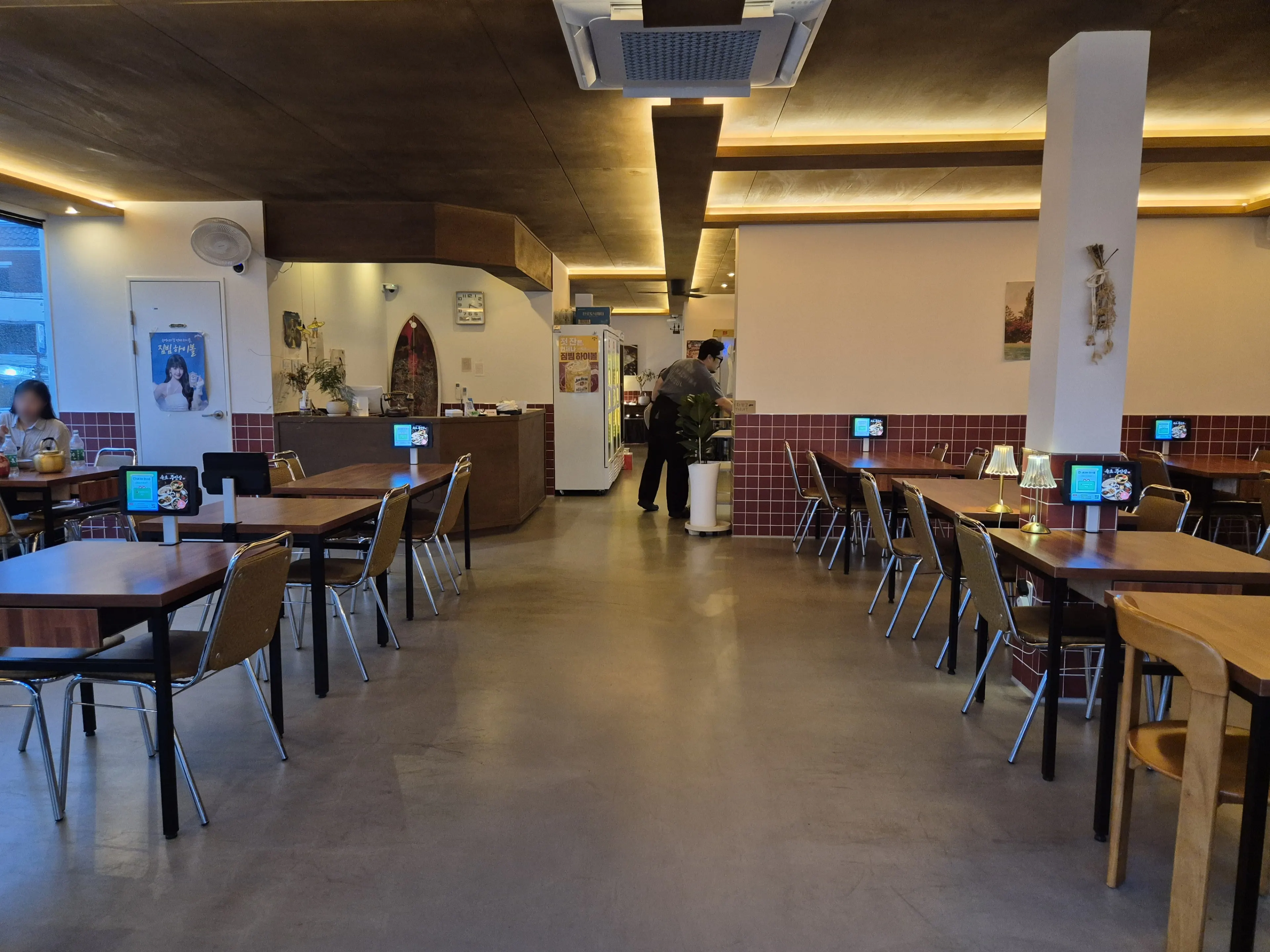 Tables and soft lighting inside Seo Jubang