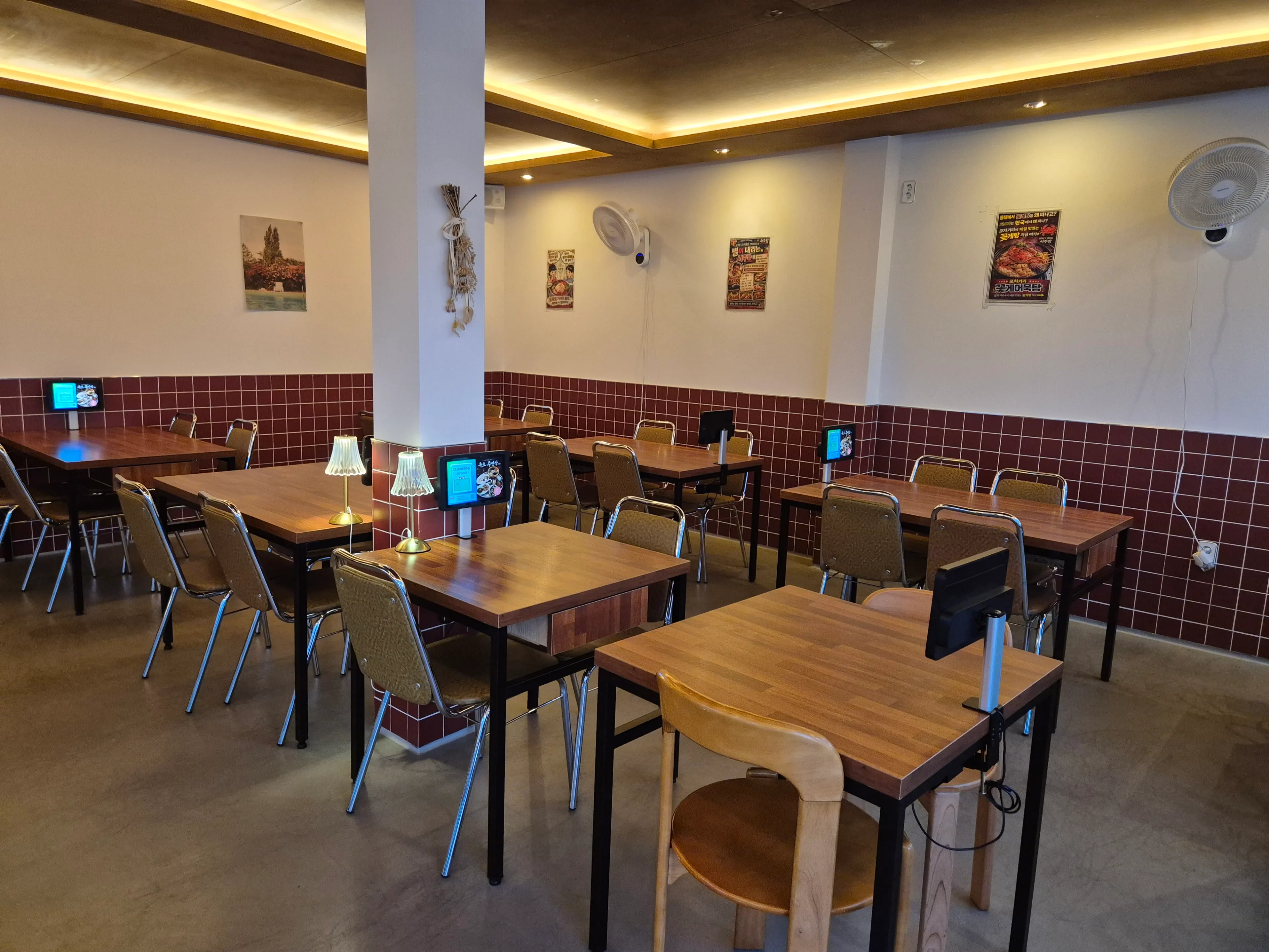 Overall view of the interior of Seo Jubang