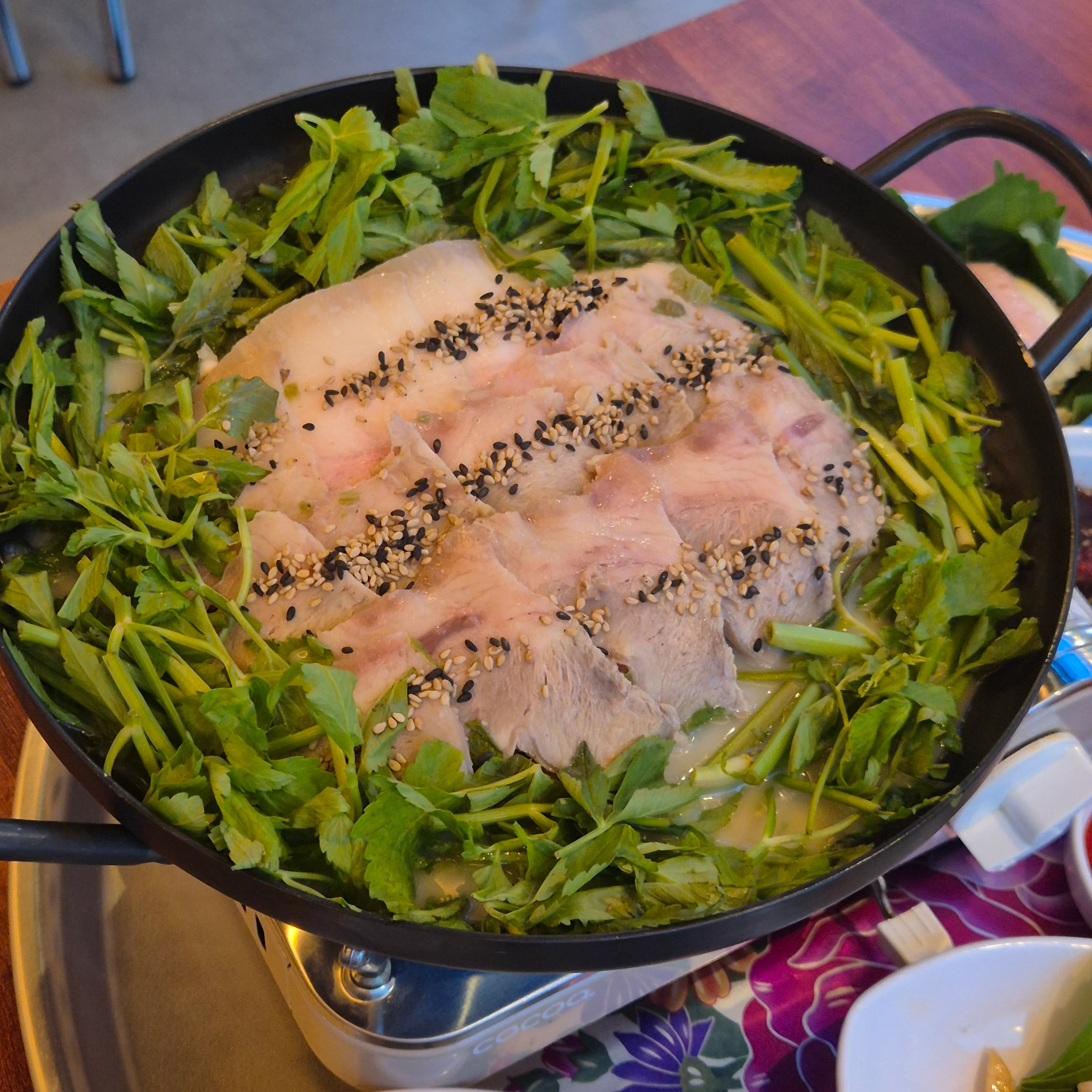 Warm boiled pork chosen as the main for the juansang platter