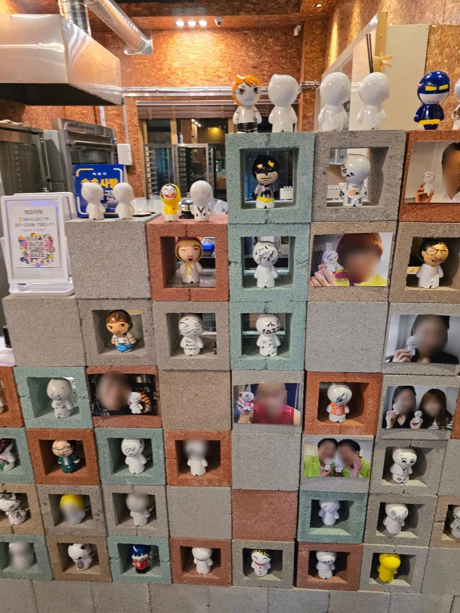 Display of gift-boxed potato bread