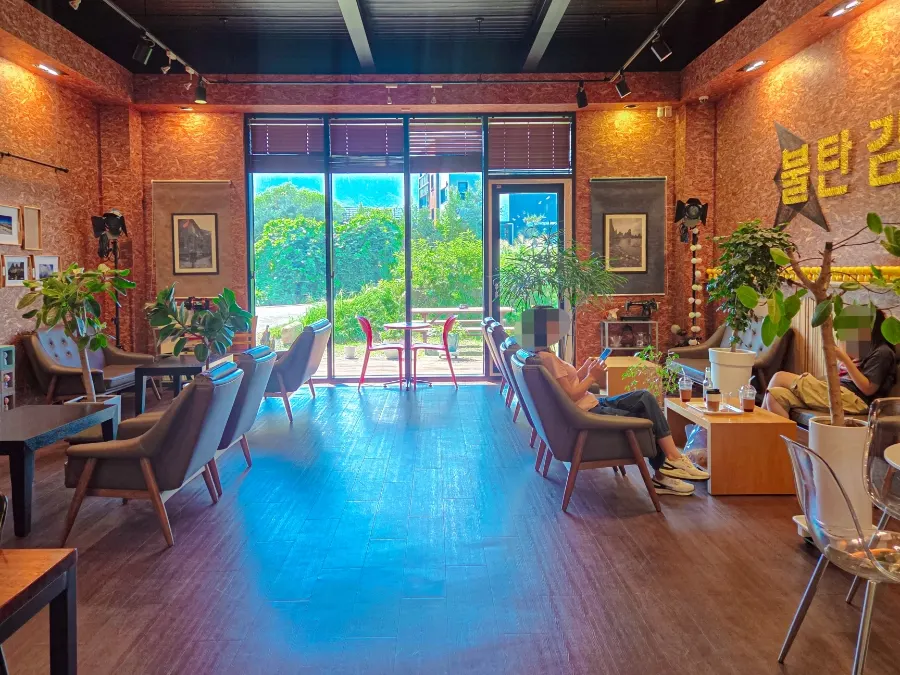 Quiet, warm-toned café interior
