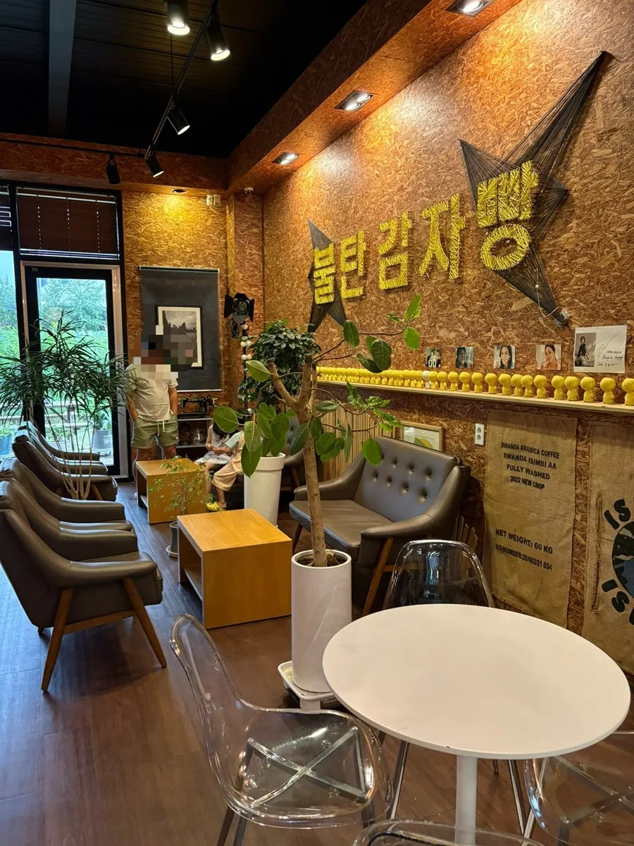 속초불탄감자빵 본점 매장 내부