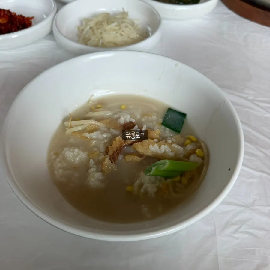 Deep broth with dried pollack and bean sprouts