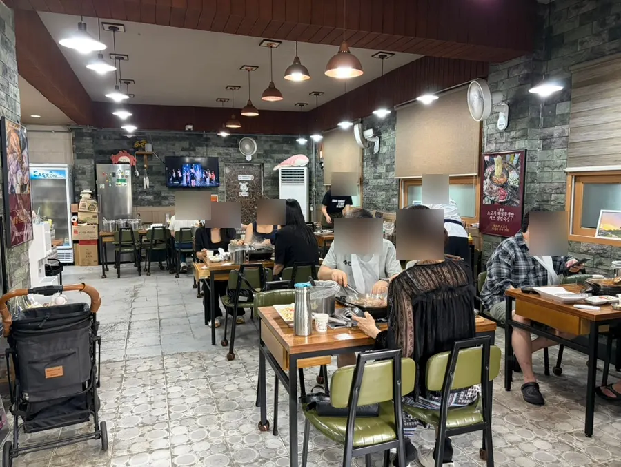 속초해물꽃장칼국수 매장 내부 좌석