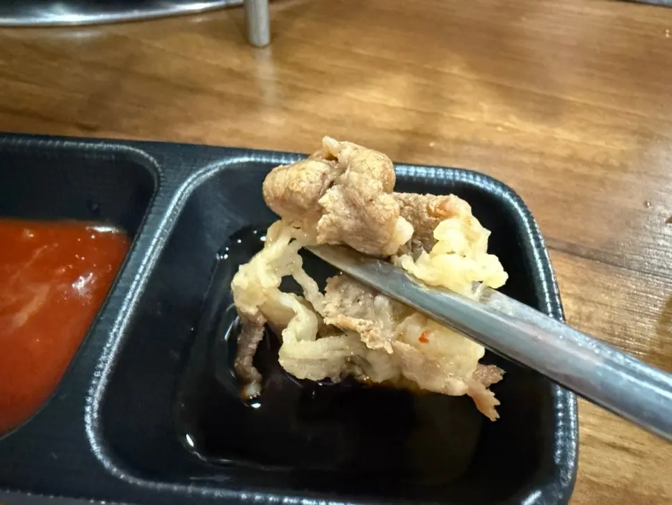 해물 샤브샤브를 즐기는 식탁