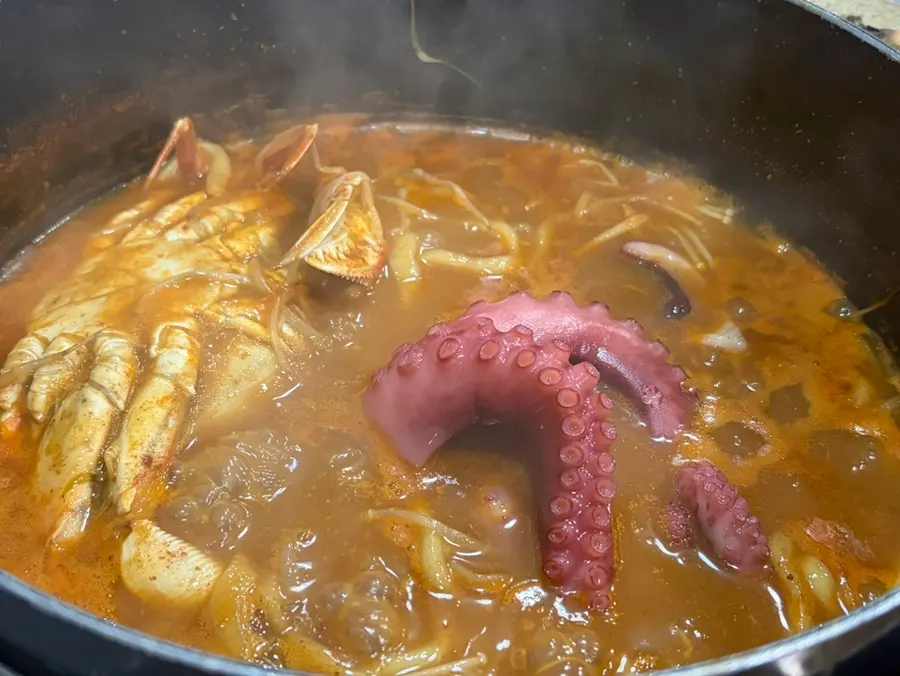 꽃게칼국수 국물과 면