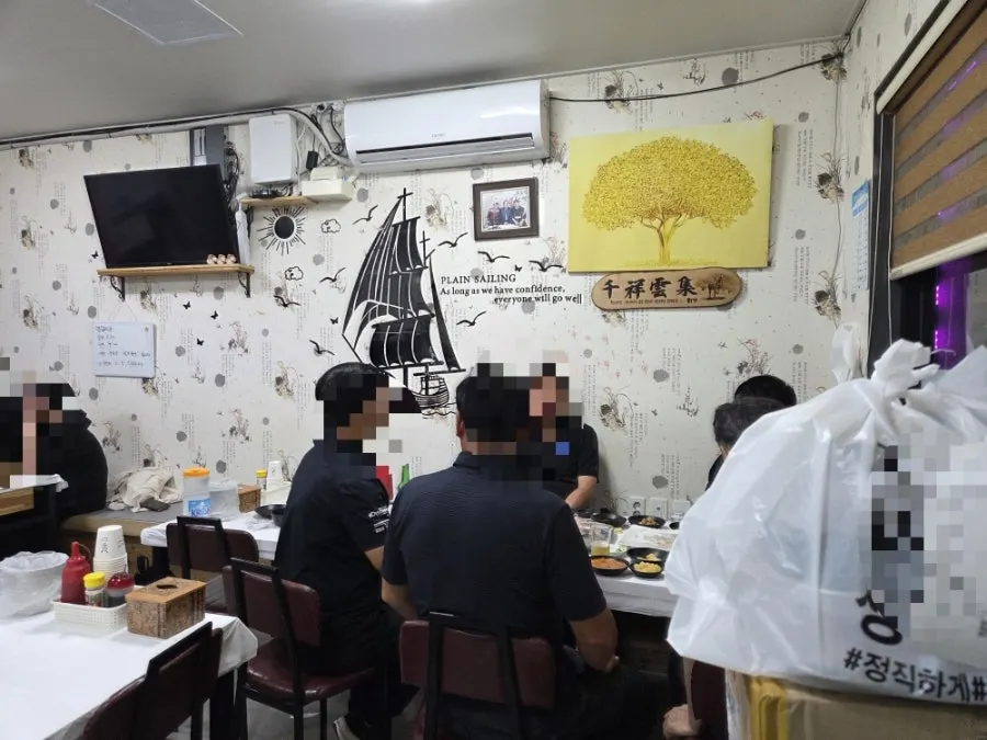 매장 안에 안내된 영업시간