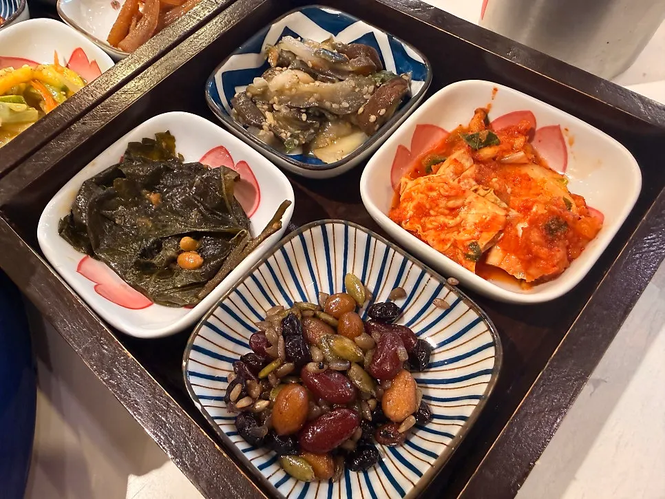 Set of 11 side dishes