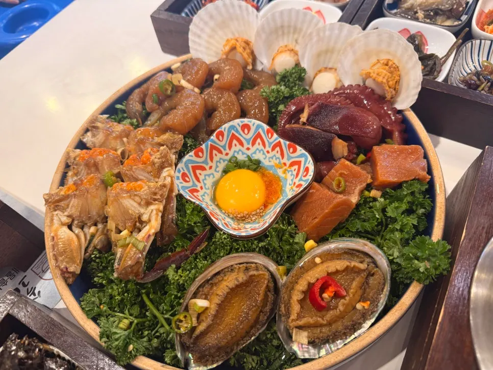 Assorted seafood in soy sauce plating
