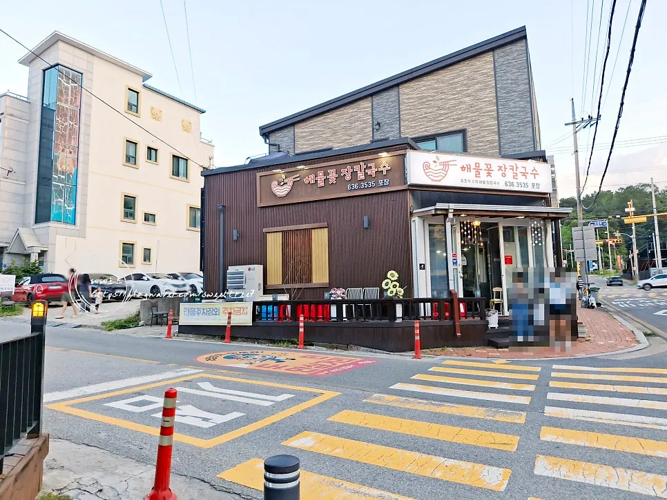 Exterior of Sokcho Haemul Kkot Jangkalguksu near Cheongcho Lake