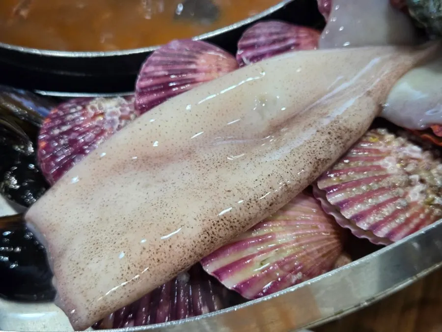 소고기 샤브샤브와 야채 접시
