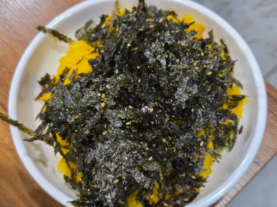 육수에 넣은 자가제면 칼국수 면