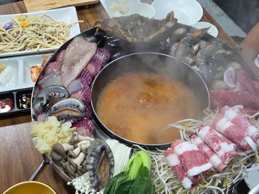속초해물꽃장칼국수 매장 내부