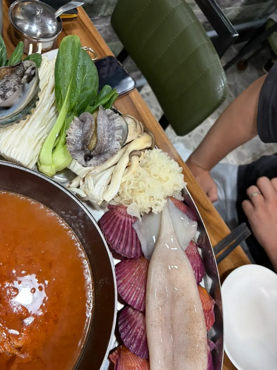 Seafood and mushrooms arranged on the platter