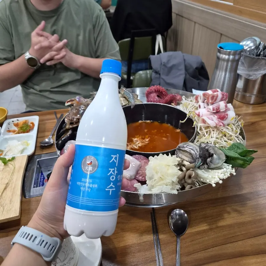 냄비에 넣은 소고기 샤브