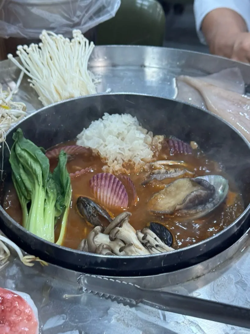 국물에 먼저 넣어 끓이는 조개류
