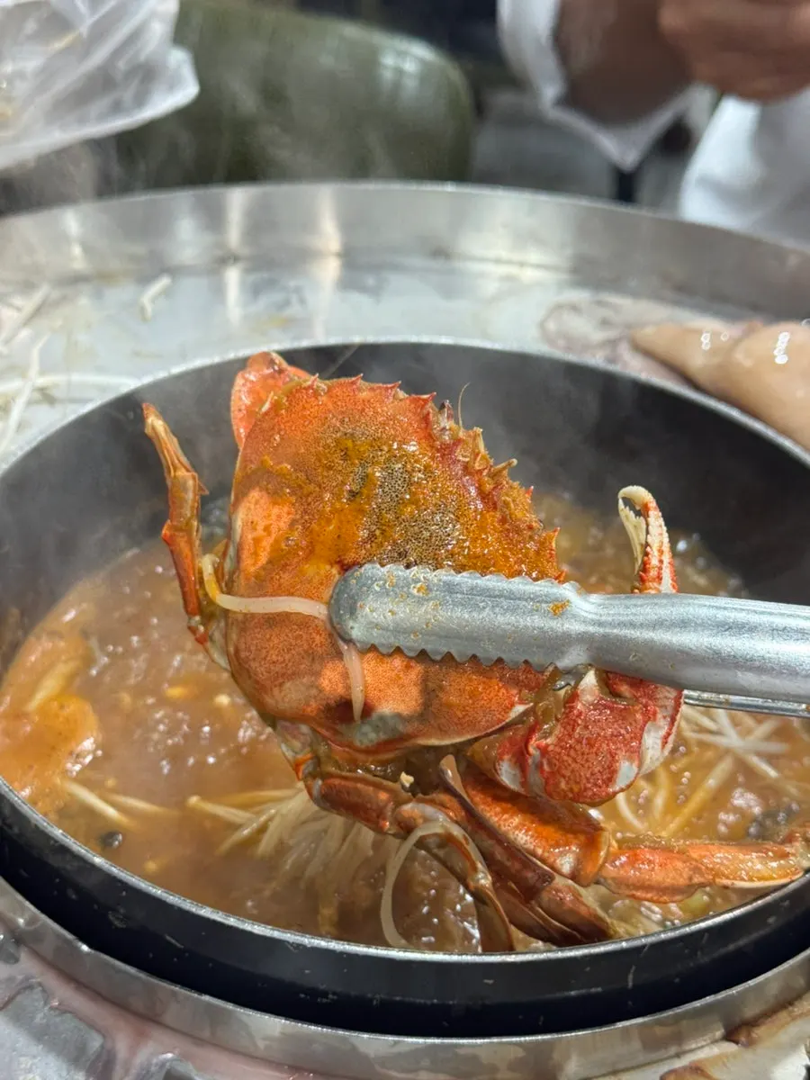 해물과 고기를 곁들인 장칼국수