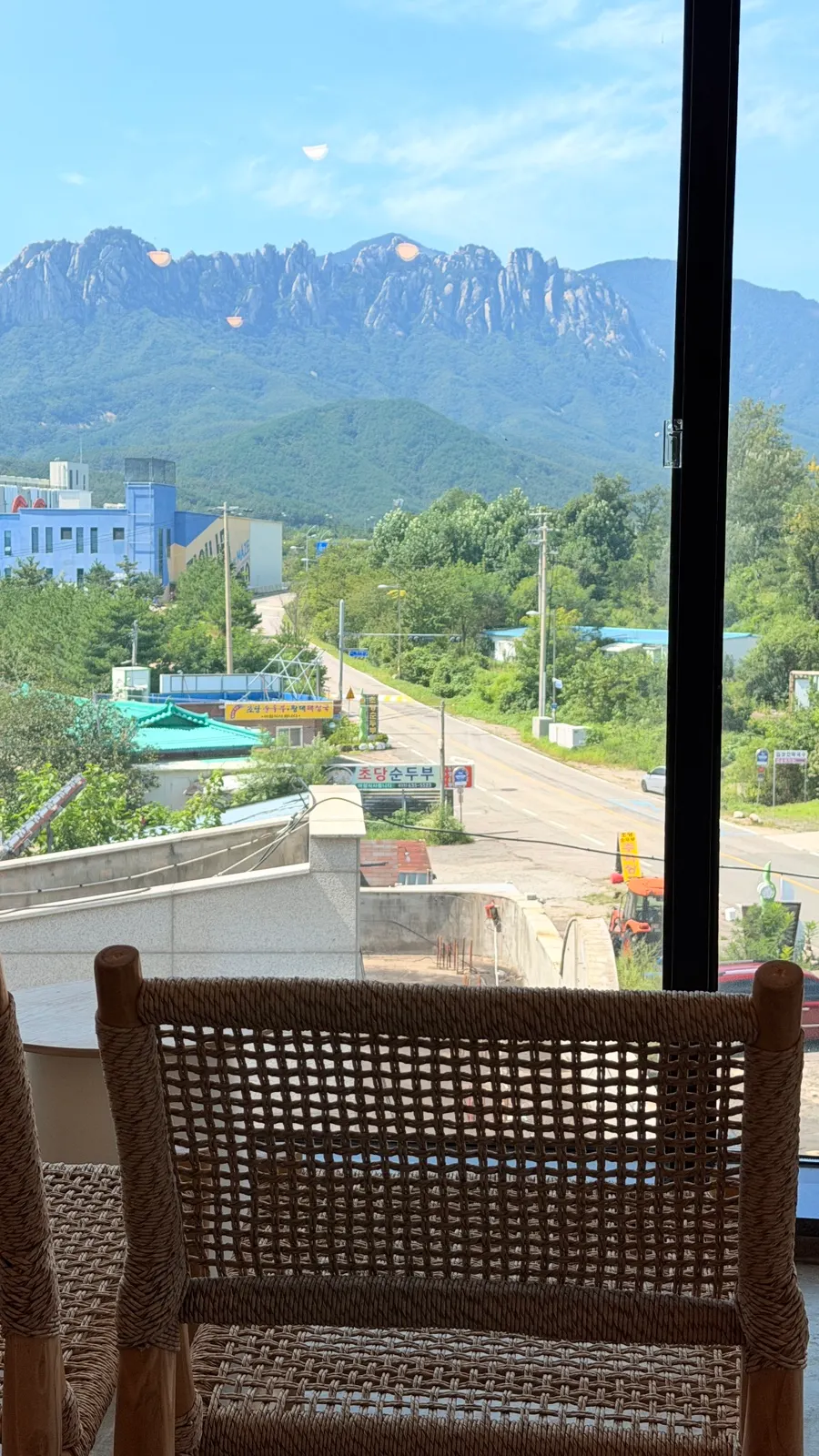 스푼으로 떠먹는 바나나 푸딩